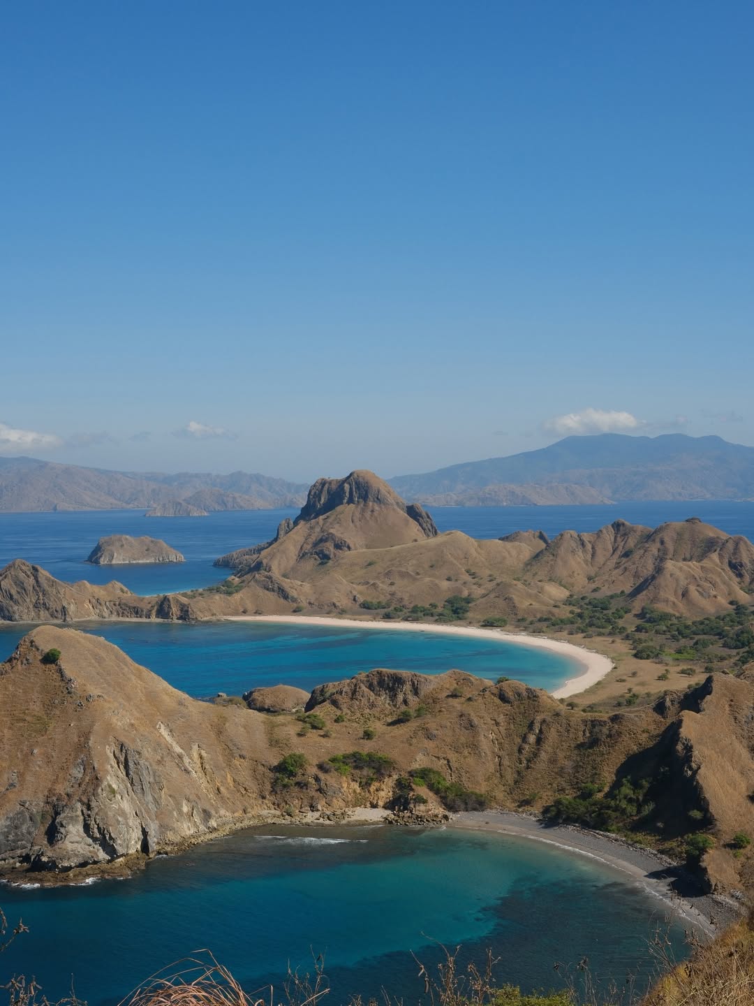 Le baie dell’isola di Padar, Indonesia