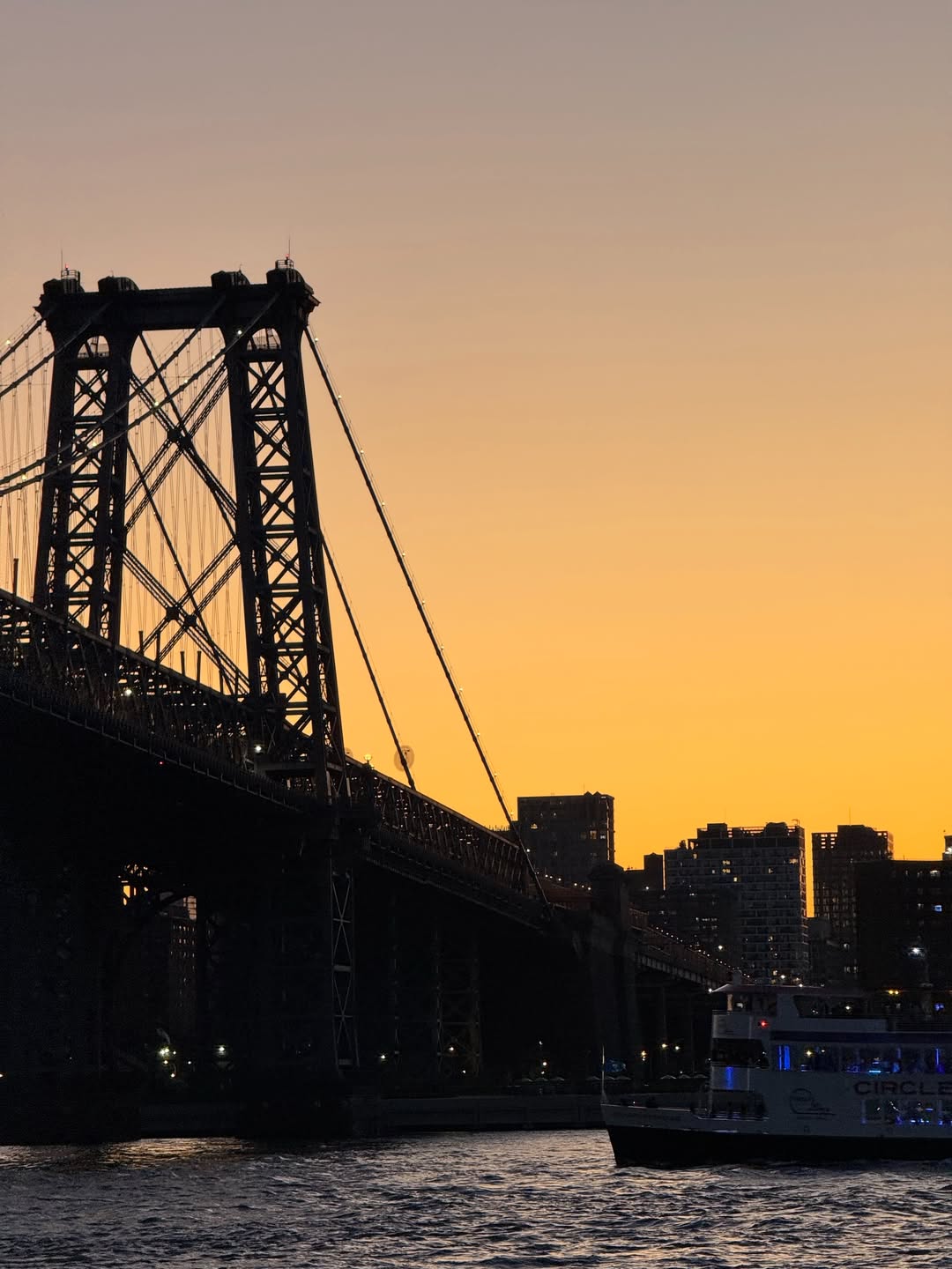 Il Williamsburg Bridge al tramonto